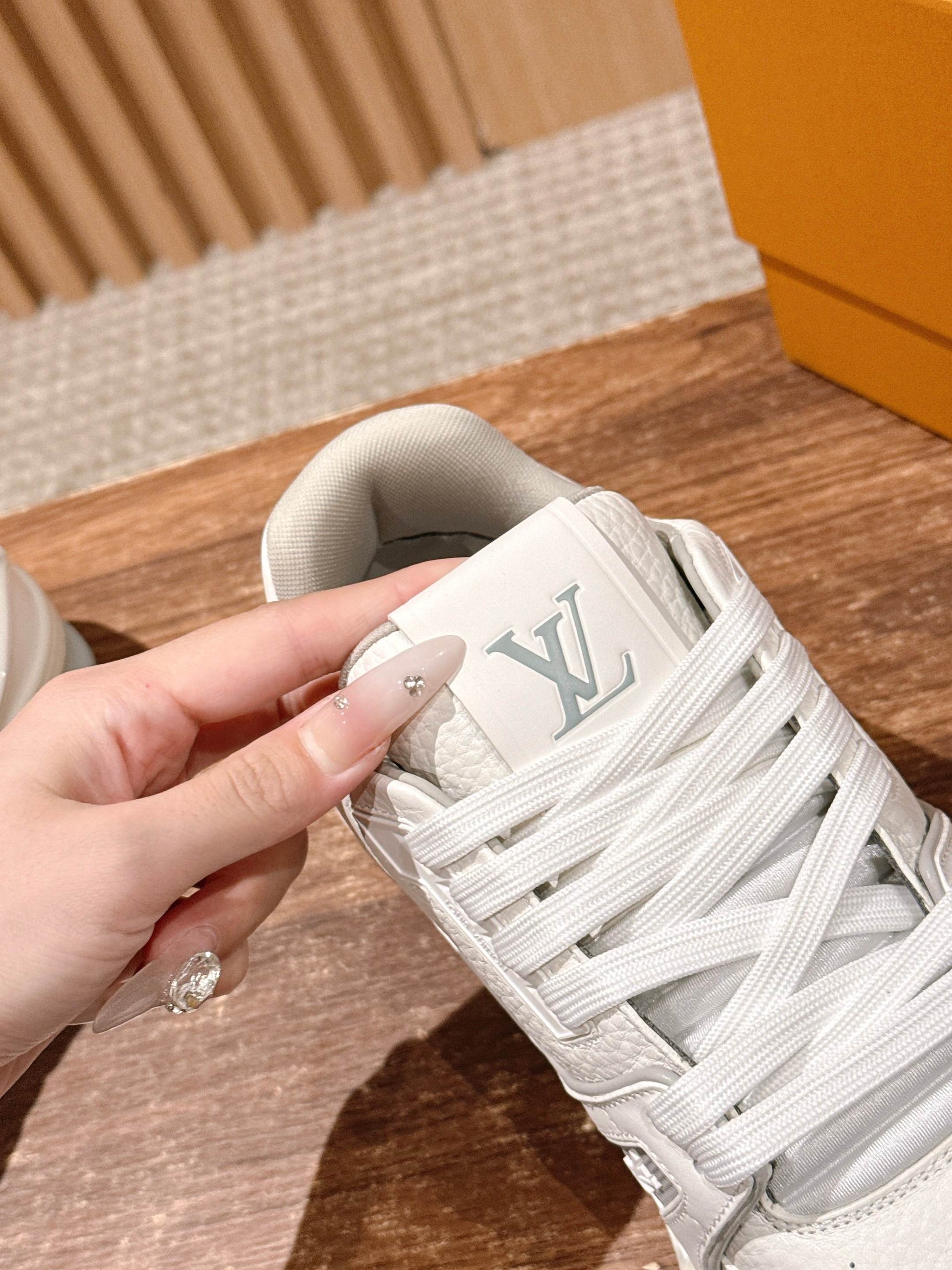 LV Trainer Series 24