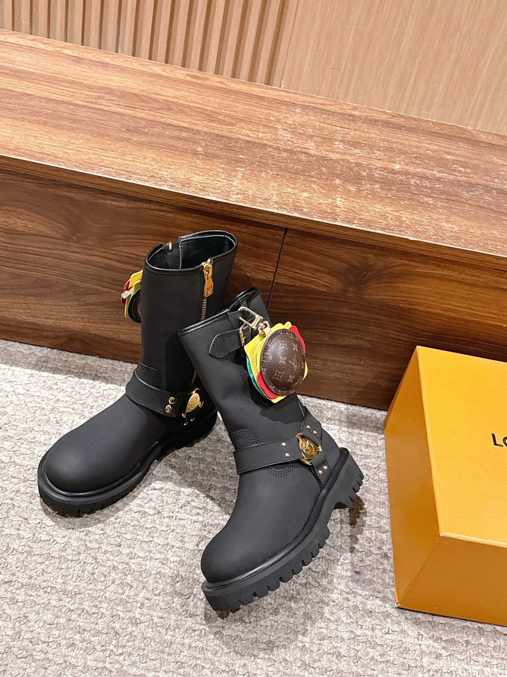 LV * Timberland Short Boots‌ Black 02