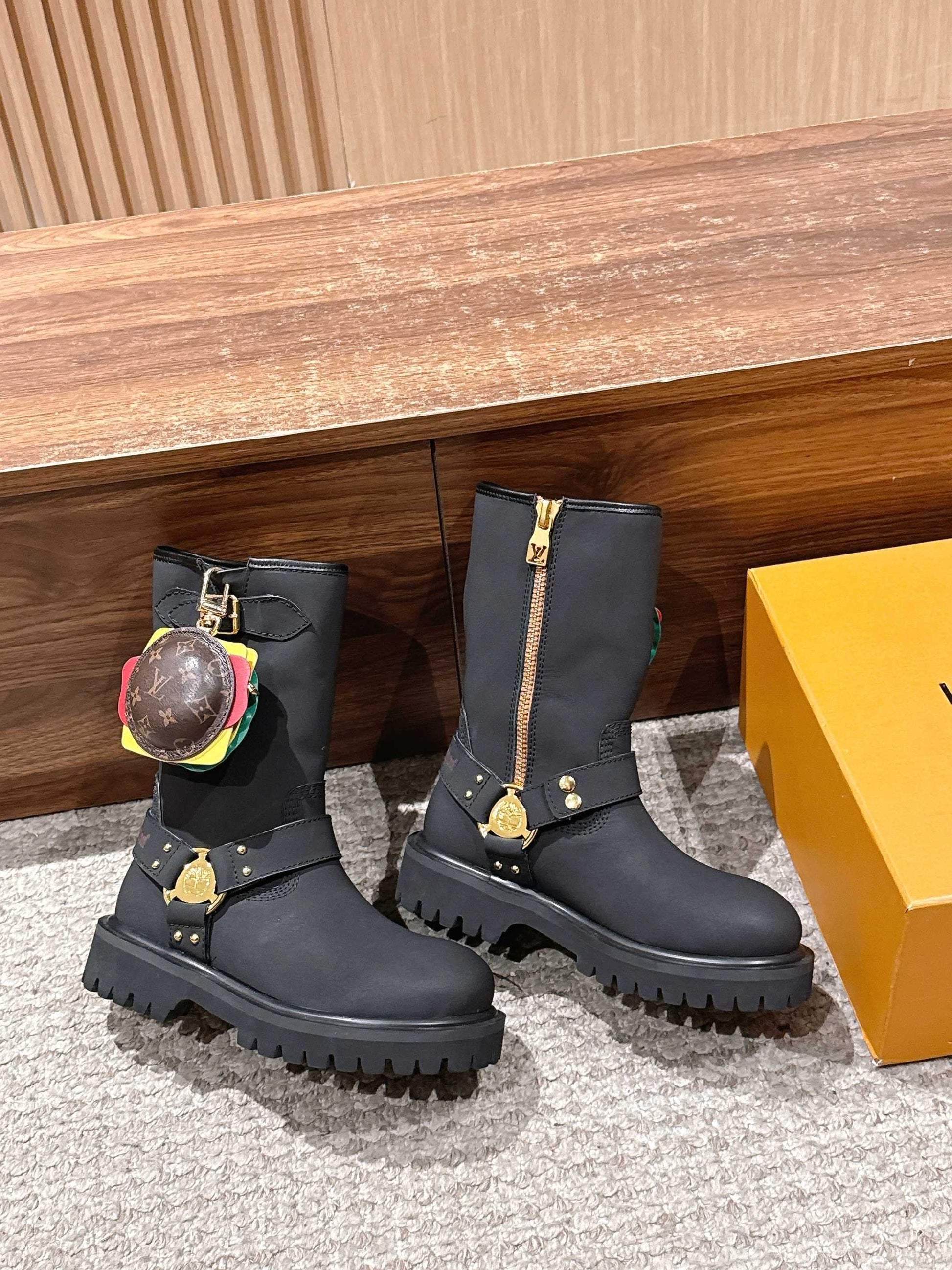 LV * Timberland Short Boots‌ Black 02