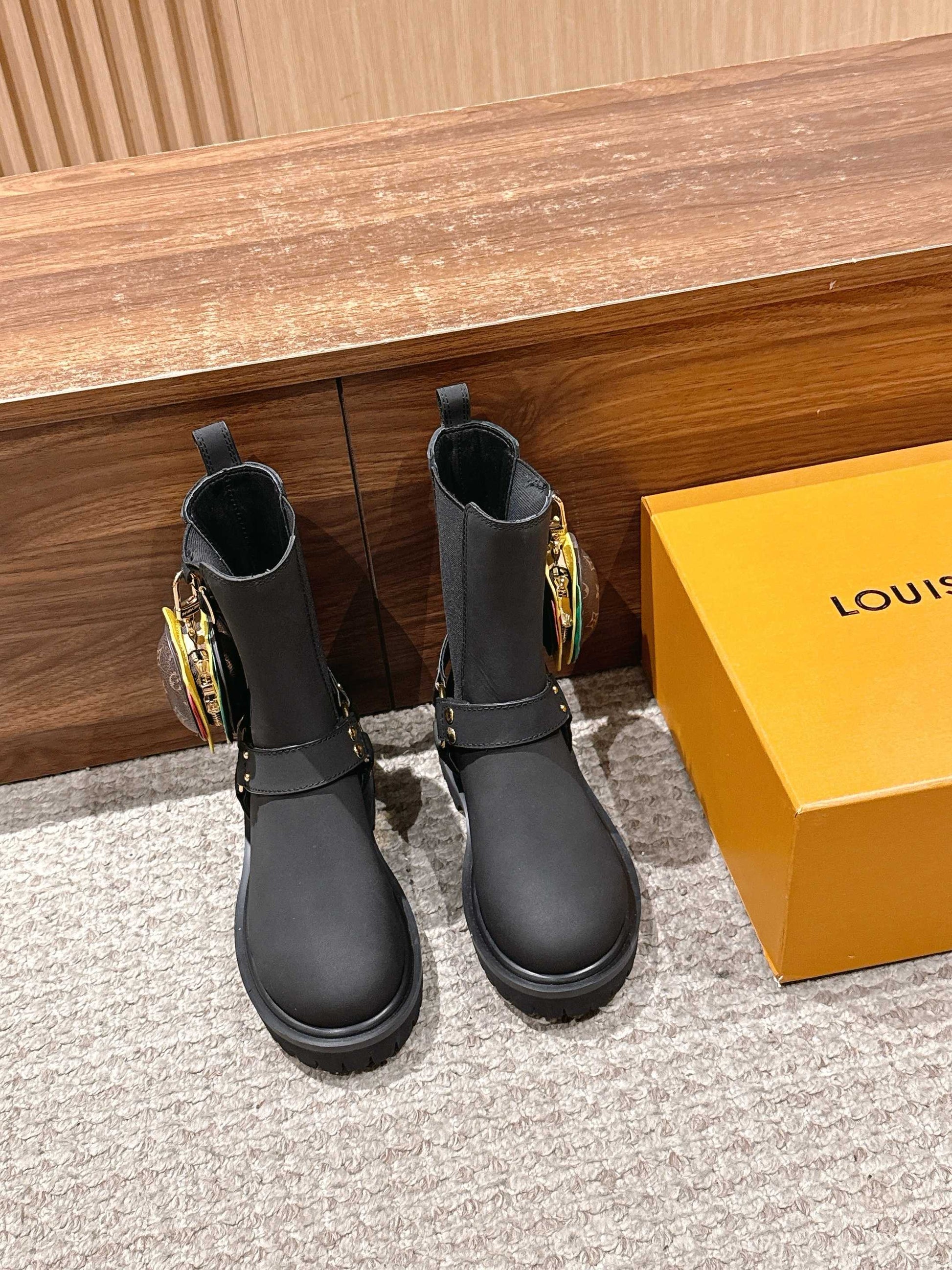 LV * Timberland Short Boots‌ Matte Black 02