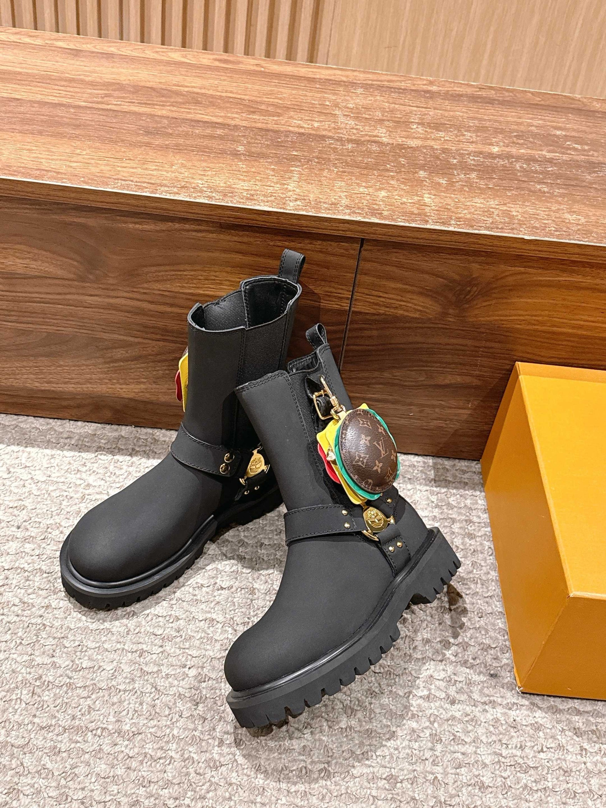 LV * Timberland Short Boots‌ Matte Black 02