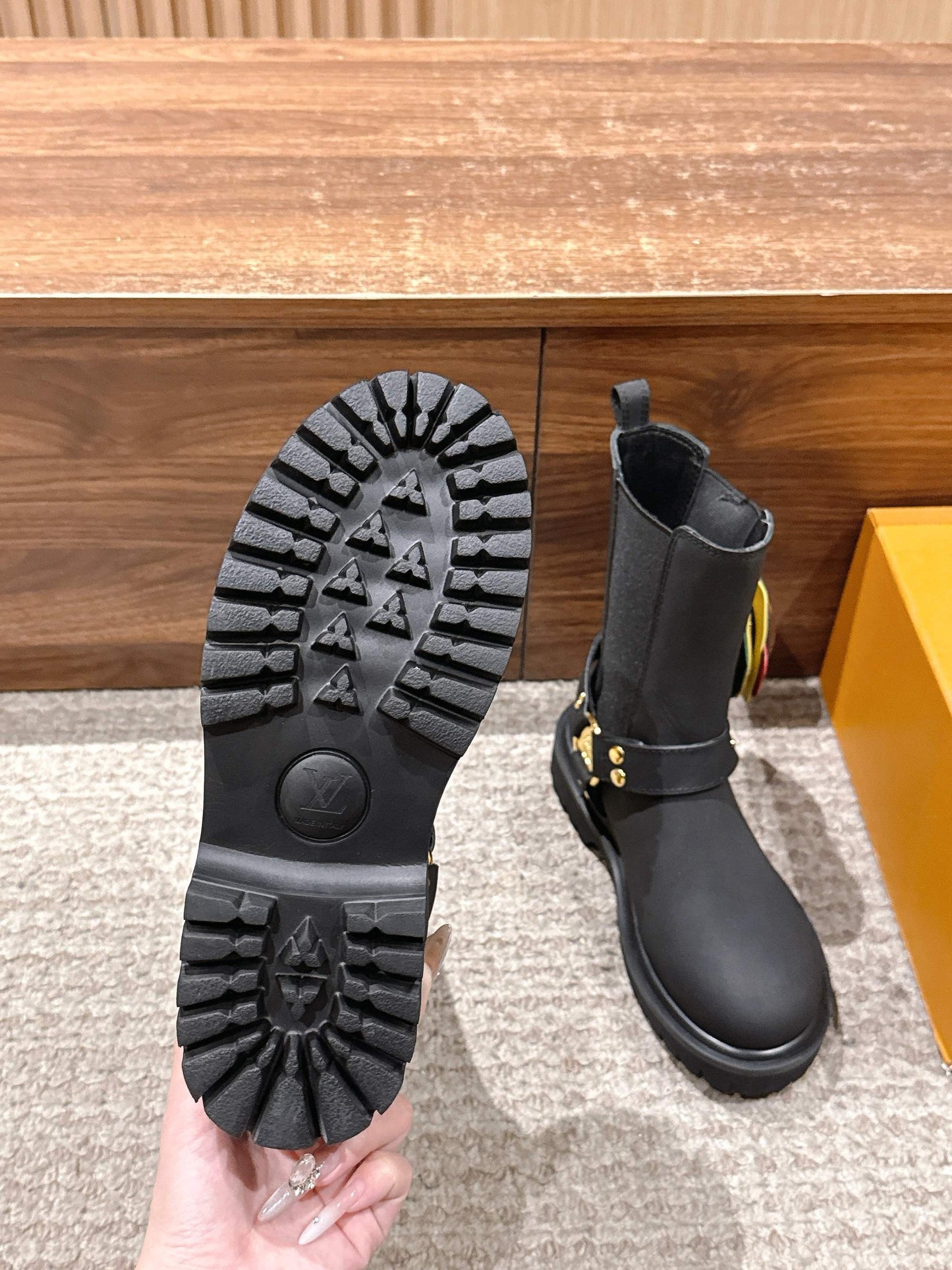 LV * Timberland Short Boots‌ Matte Black 02