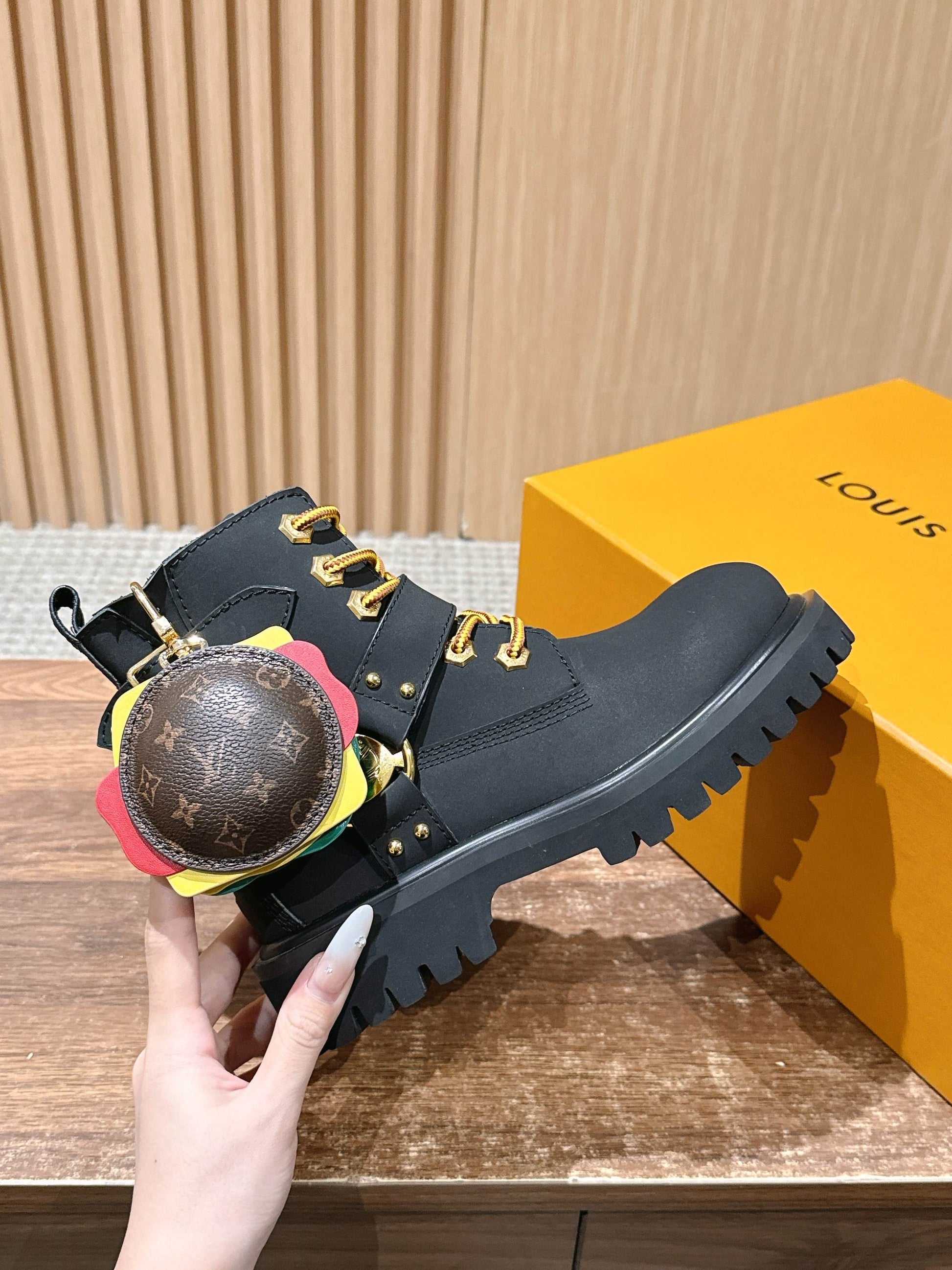 LV * Timberland Short Boots‌ Matte Black 01