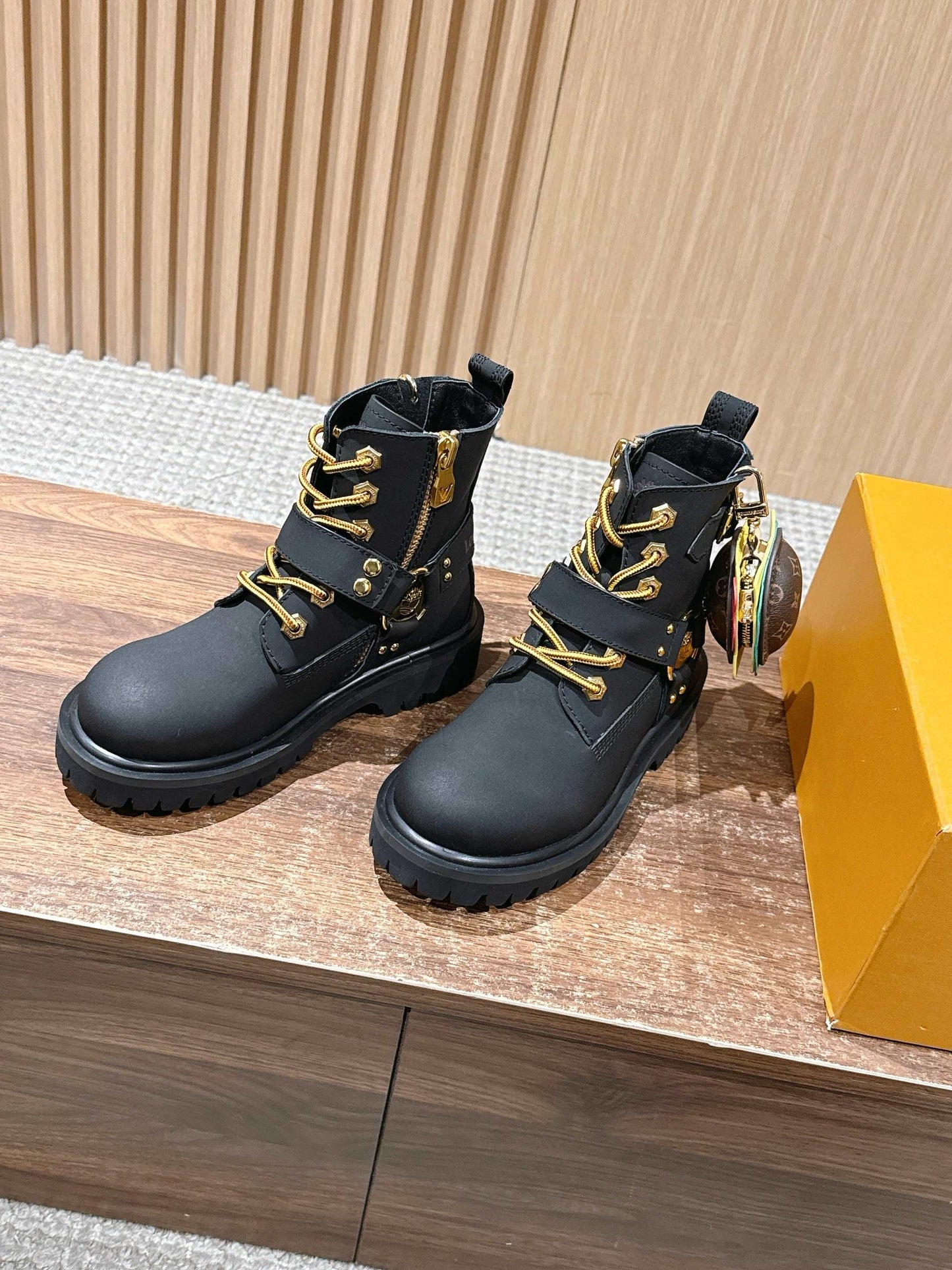LV * Timberland Short Boots‌ Matte Black 01