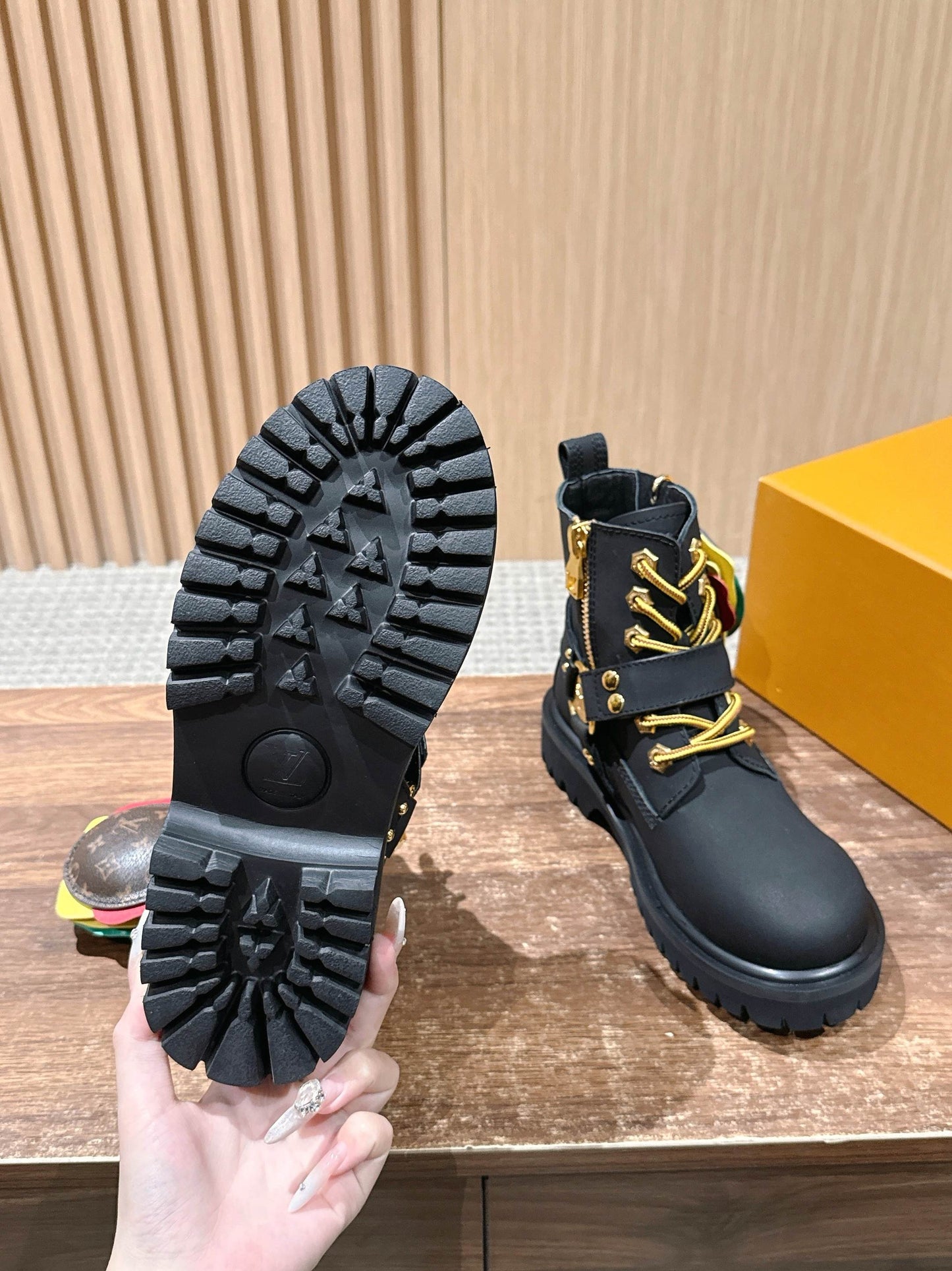 LV * Timberland Short Boots‌ Matte Black 01