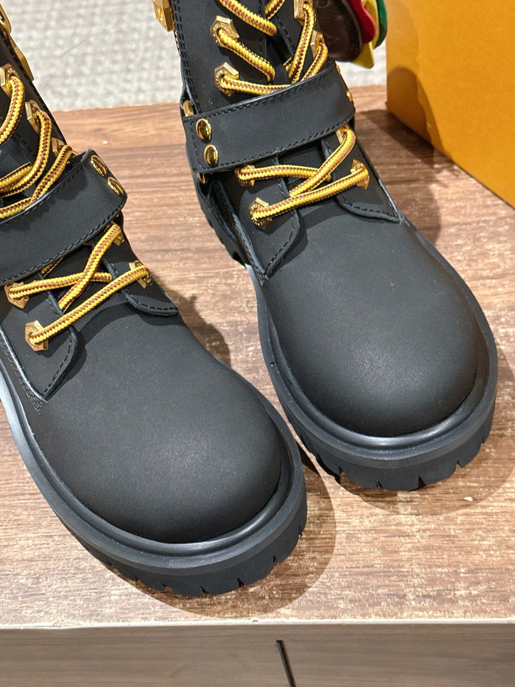 LV * Timberland Short Boots‌ Matte Black 01