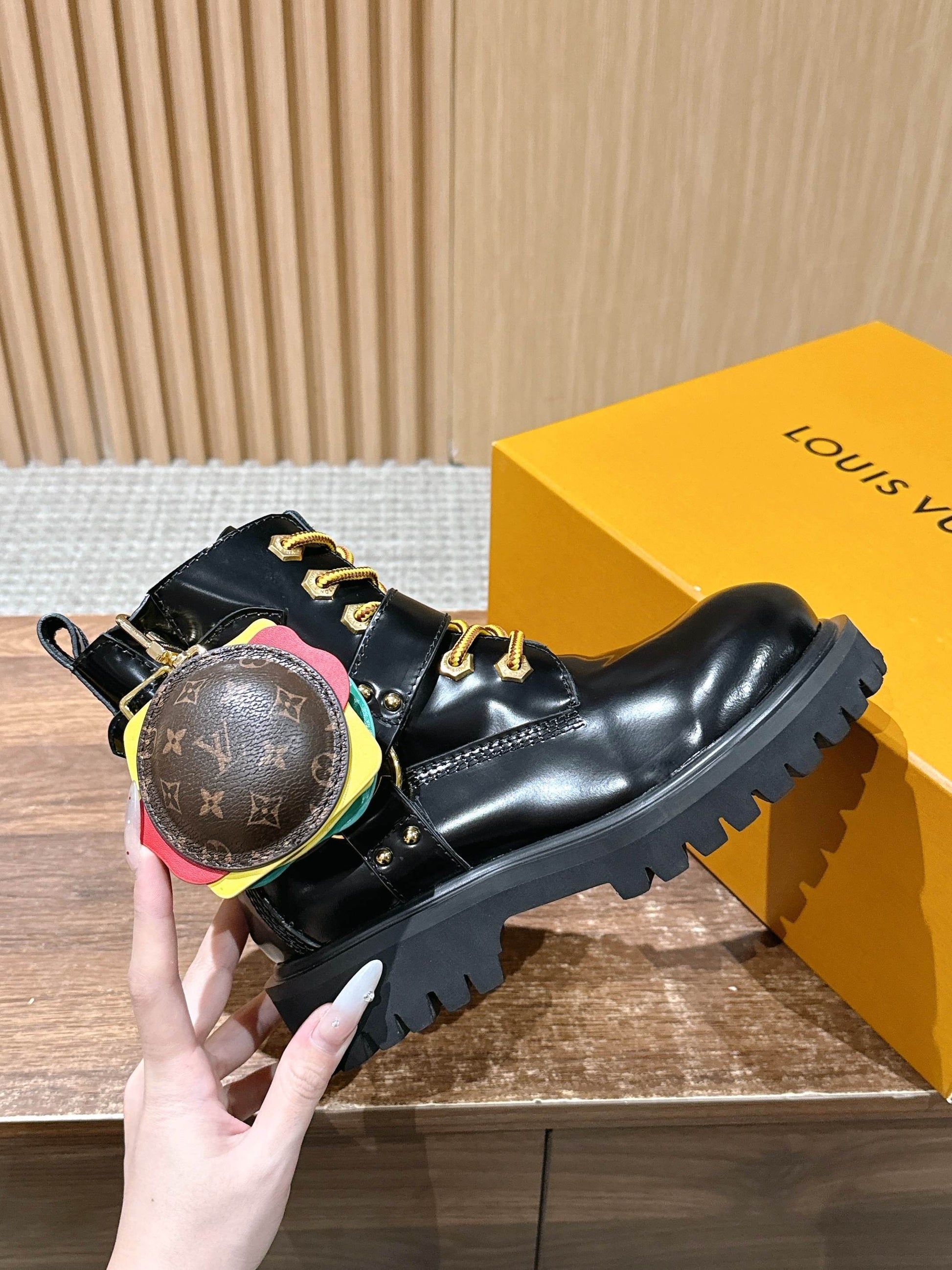 LV * Timberland Short Boots‌ Black 01