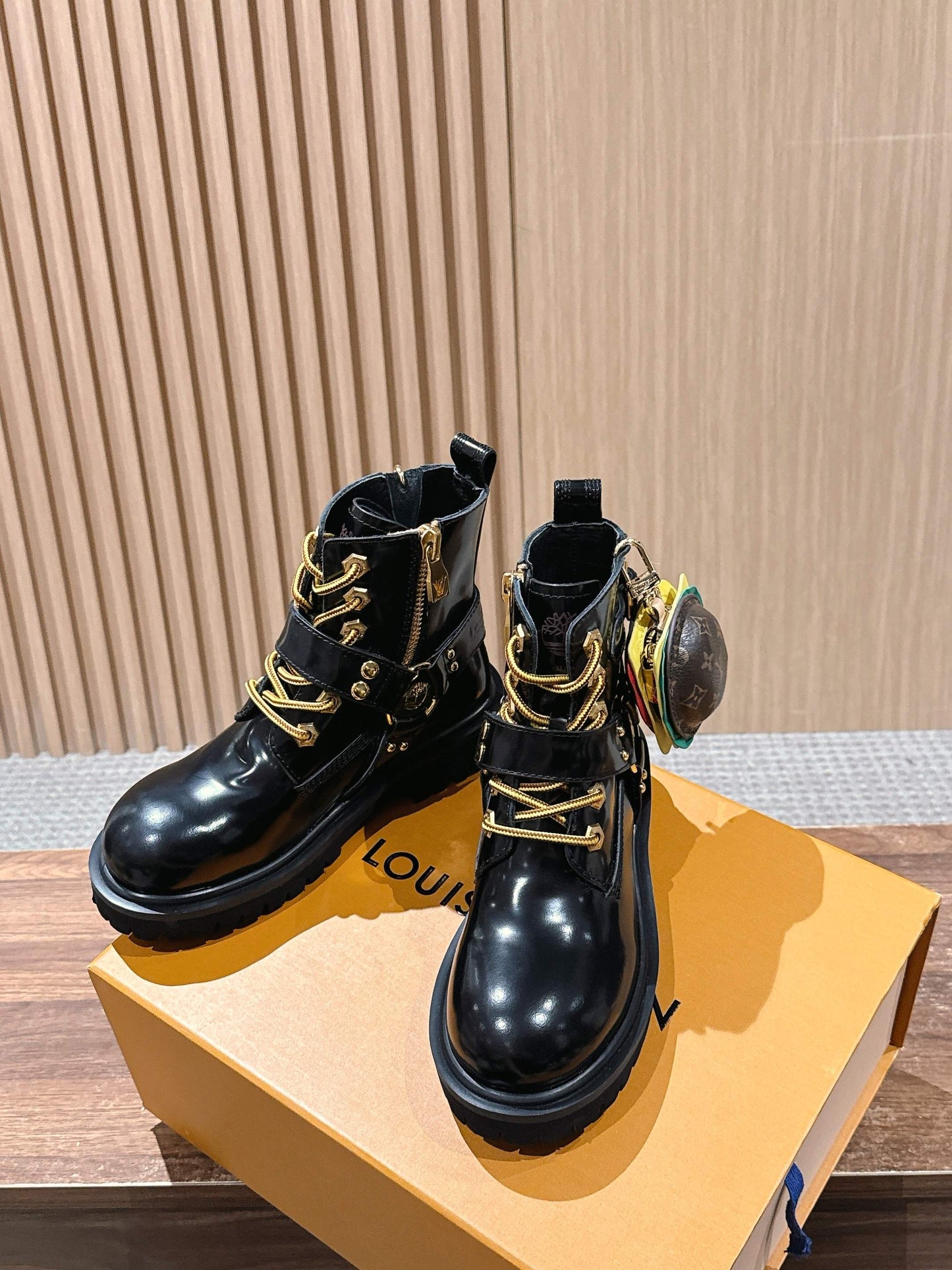 LV * Timberland Short Boots‌ Black 01