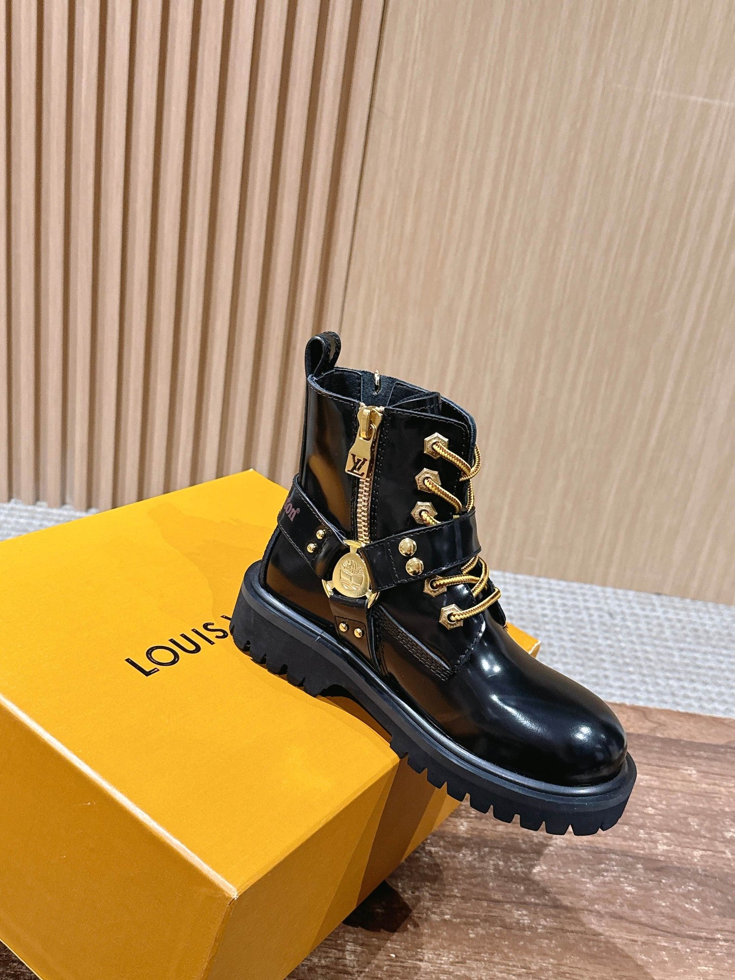 LV * Timberland Short Boots‌ Black 01
