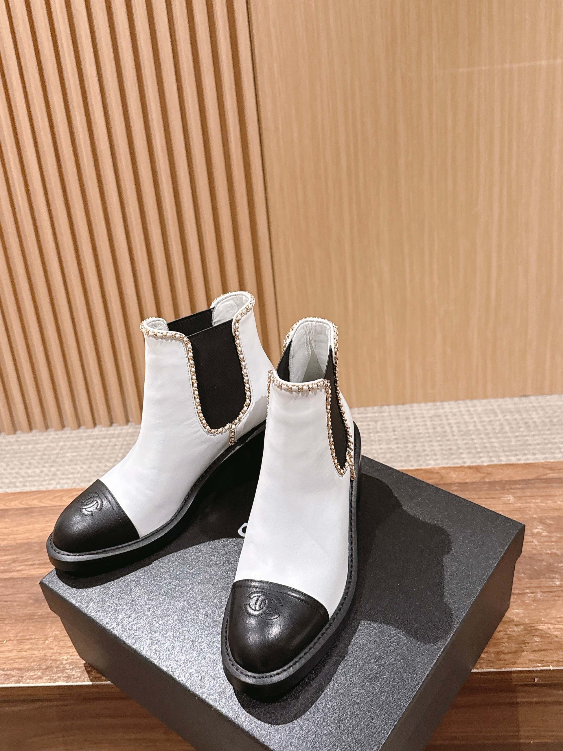 Chanel New Panelled-Chain Block-Heel Ankle Boots, White