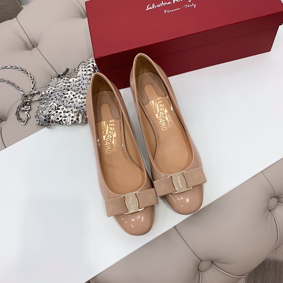 Ferragamo CARLA Stiletto Pumps, Beige