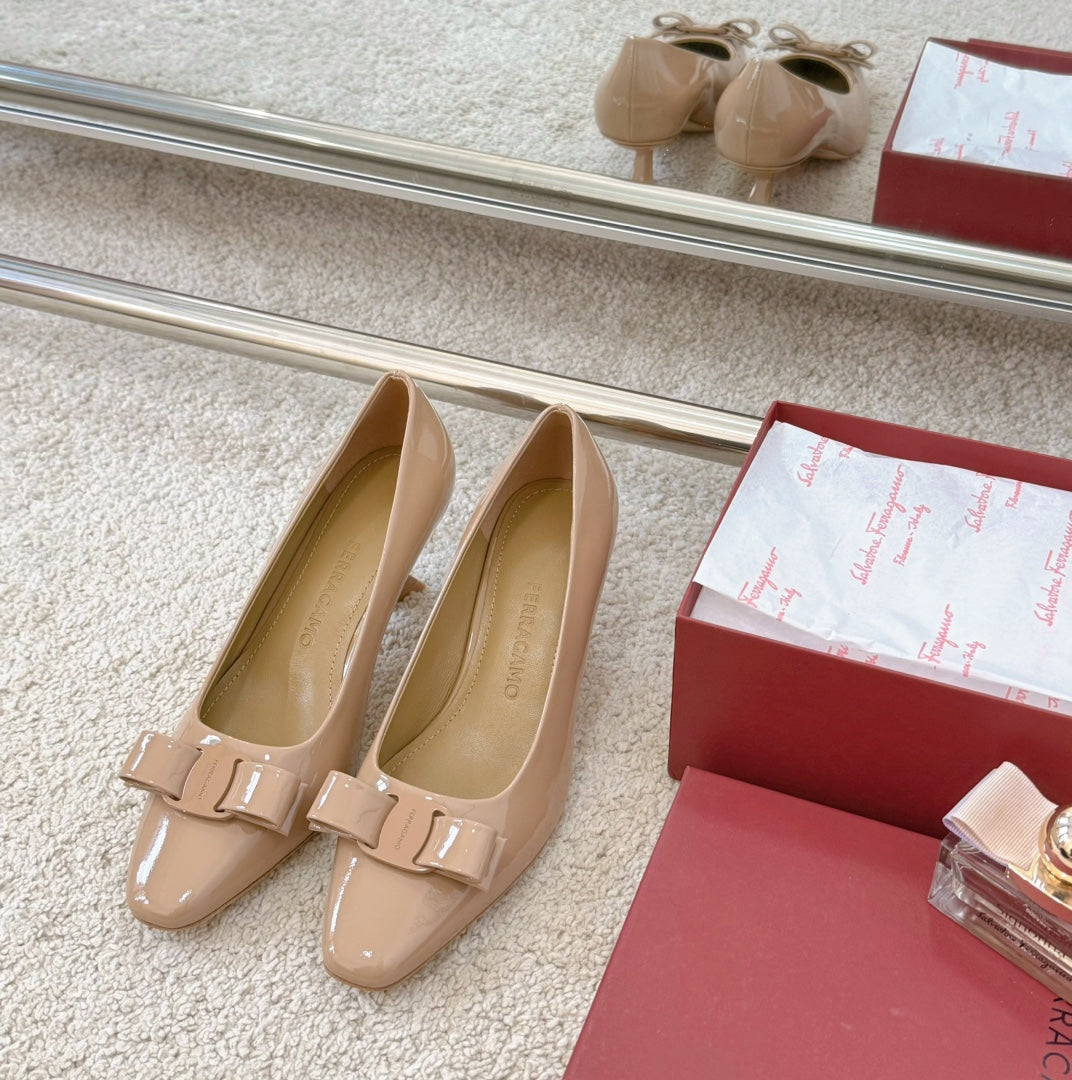 Ferragamo Bow-Detail Kitten-Heel Pumps, Beige
