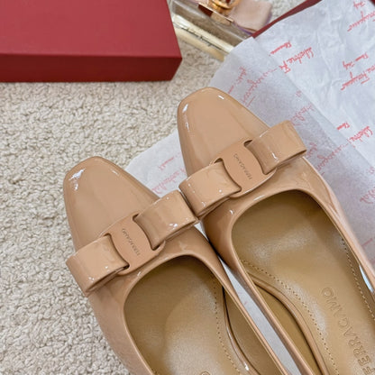 Ferragamo Bow-Detail Kitten-Heel Pumps, Beige