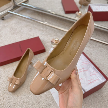 Ferragamo Bow-Detail Kitten-Heel Pumps, Beige