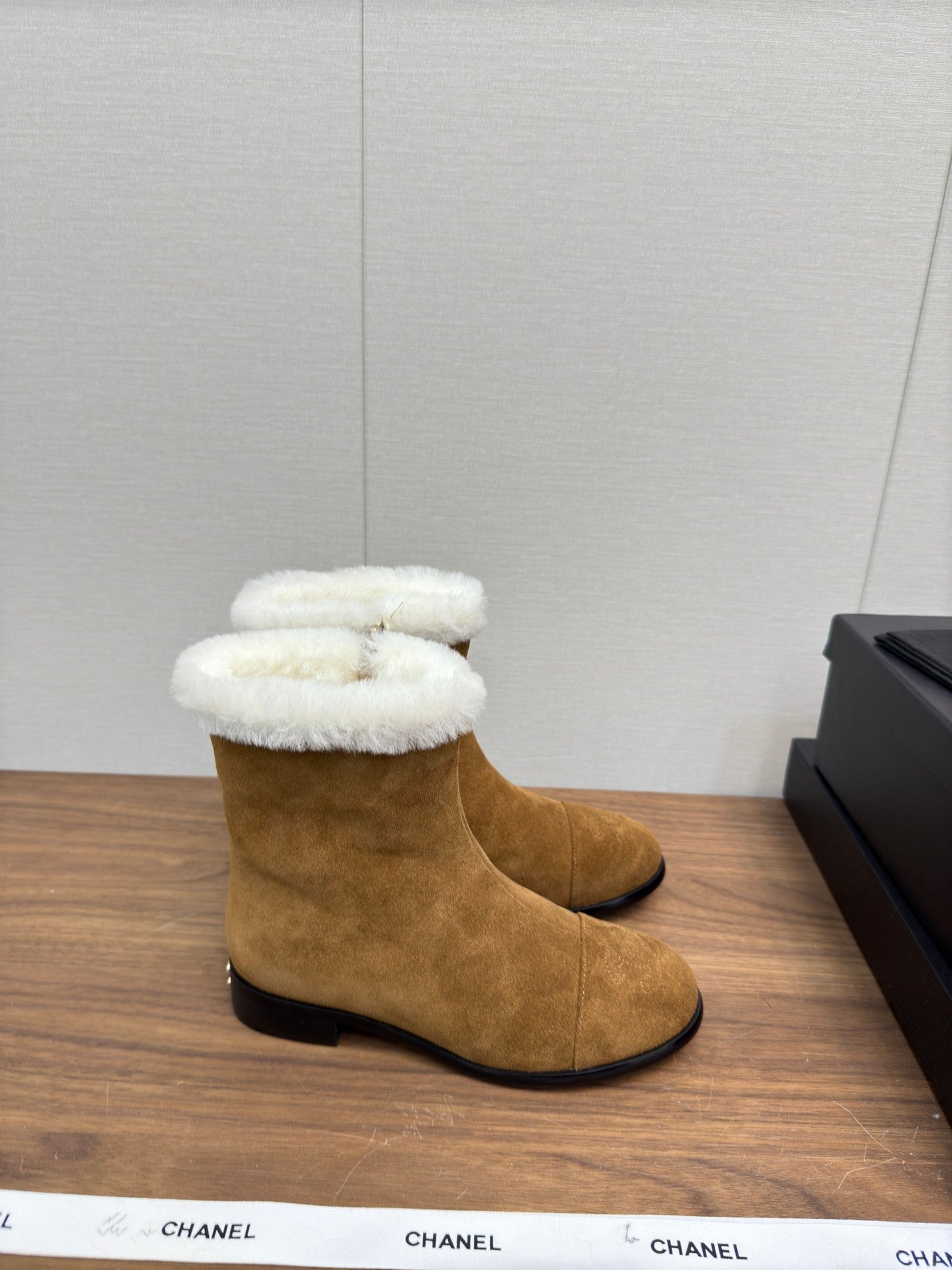 Chanel 24 Fall/Winter New Wool-Lined Snow Boots, Brown