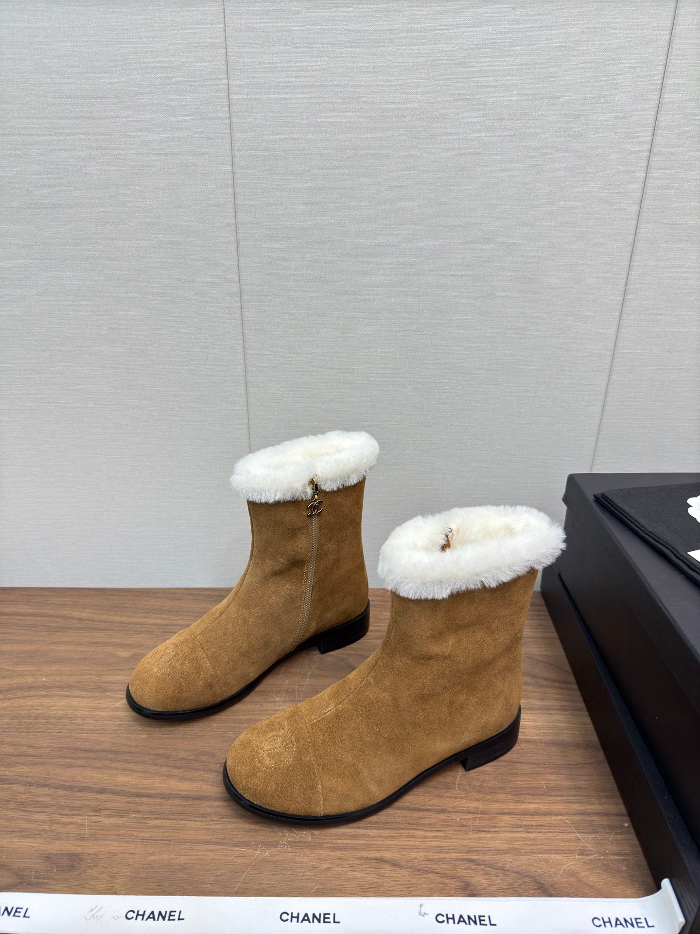 Chanel 24 Fall/Winter New Wool-Lined Snow Boots, Brown