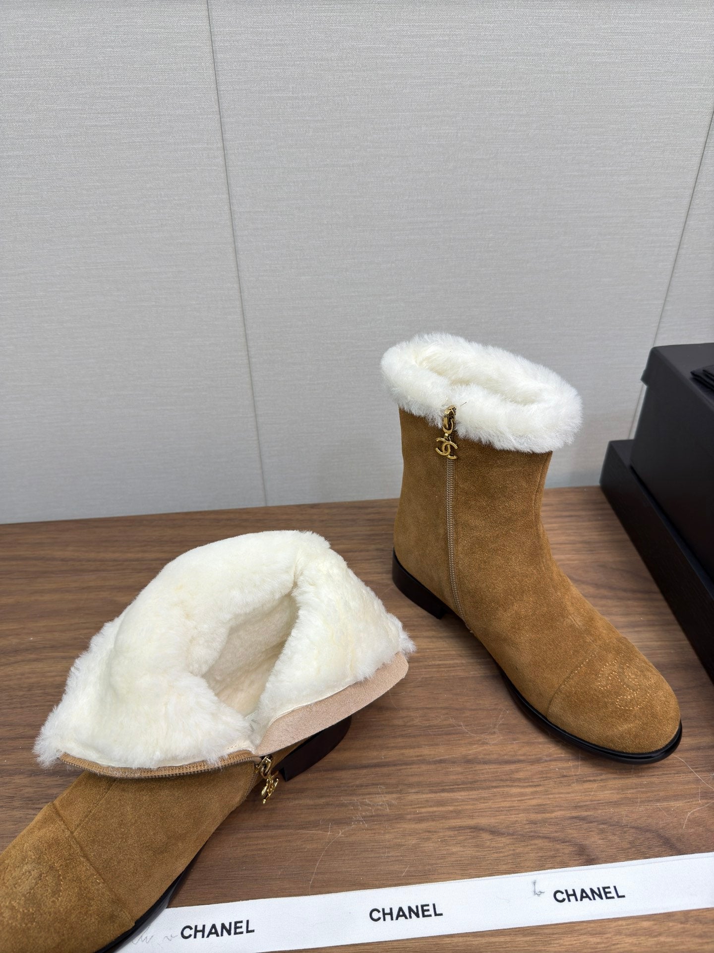 Chanel 24 Fall/Winter New Wool-Lined Snow Boots, Brown