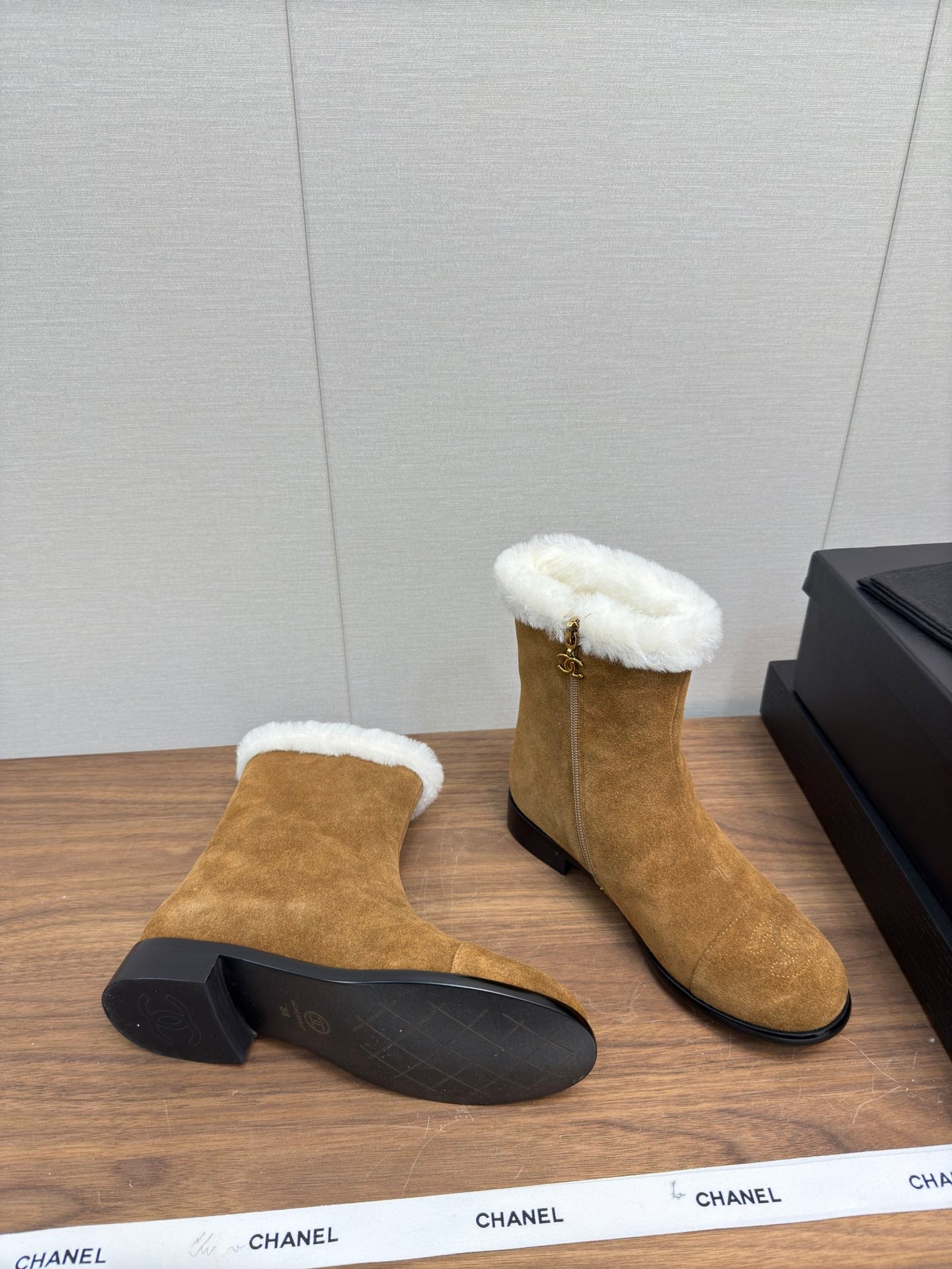 Chanel 24 Fall/Winter New Wool-Lined Snow Boots, Brown