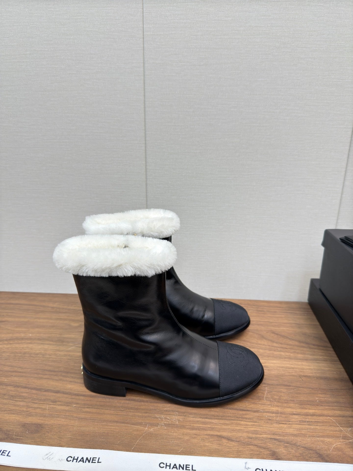 Chanel 24 Fall/Winter New Wool-Lined Snow Boots, Black