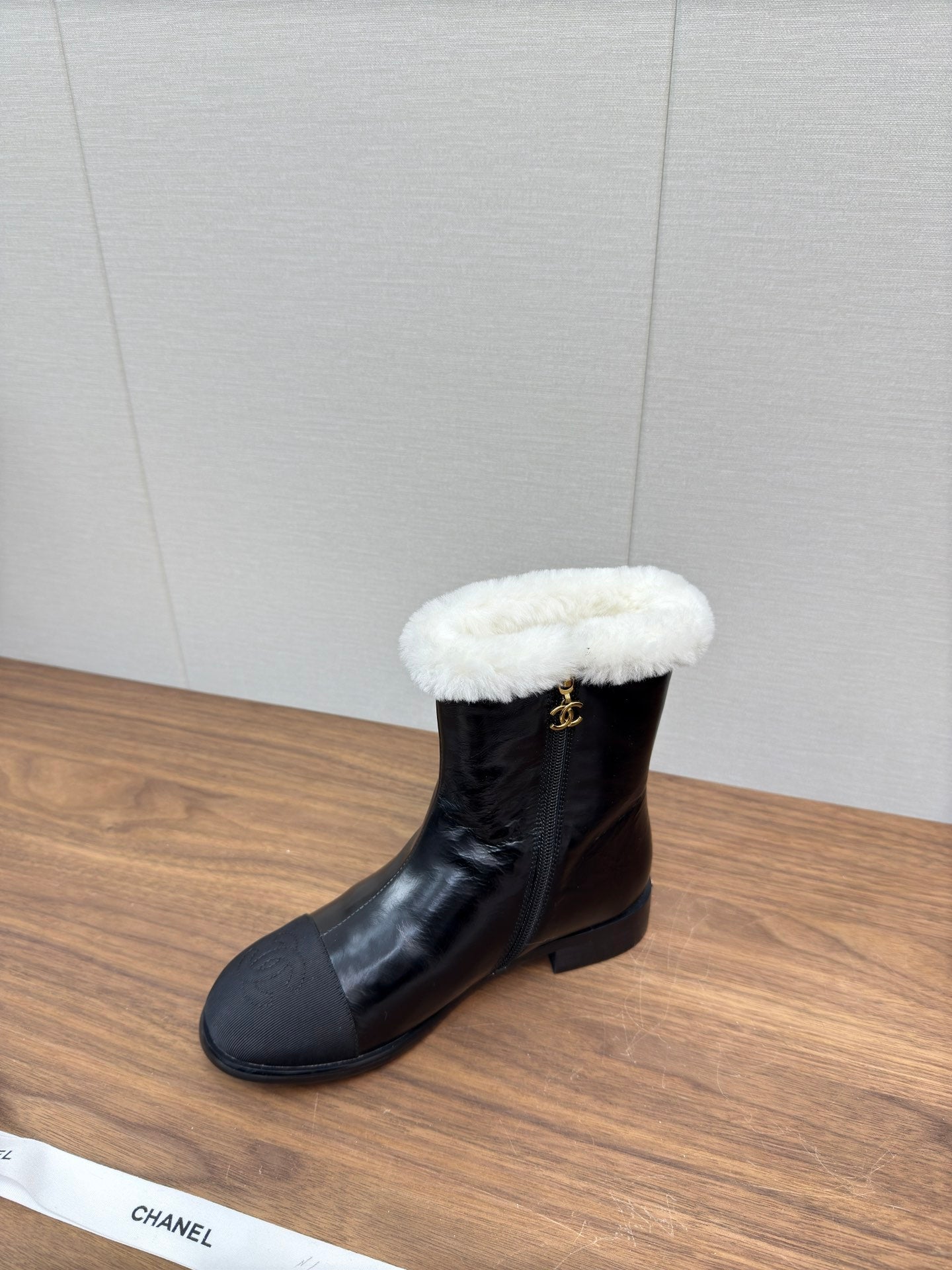 Chanel 24 Fall/Winter New Wool-Lined Snow Boots, Black