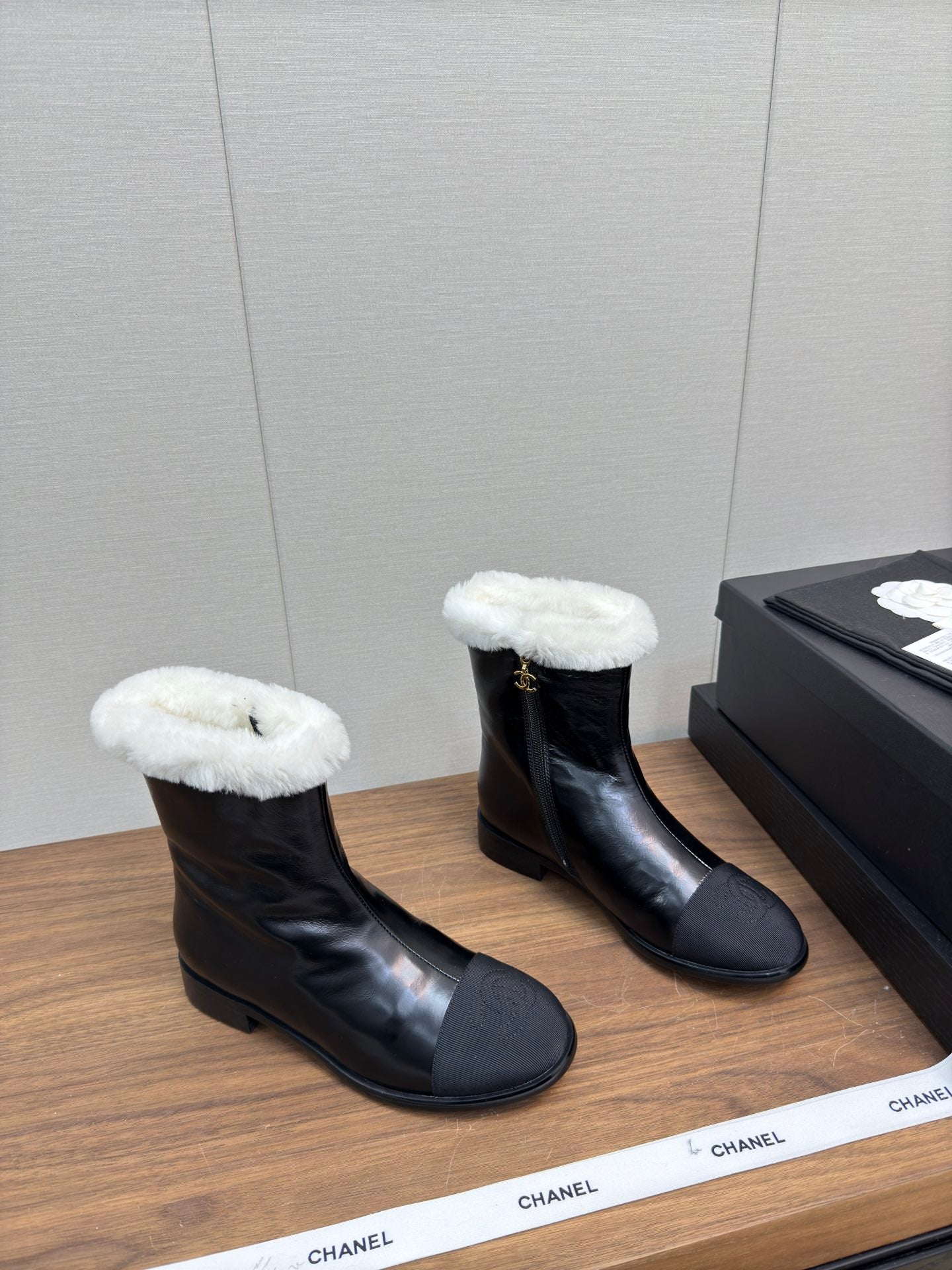 Chanel 24 Fall/Winter New Wool-Lined Snow Boots, Black