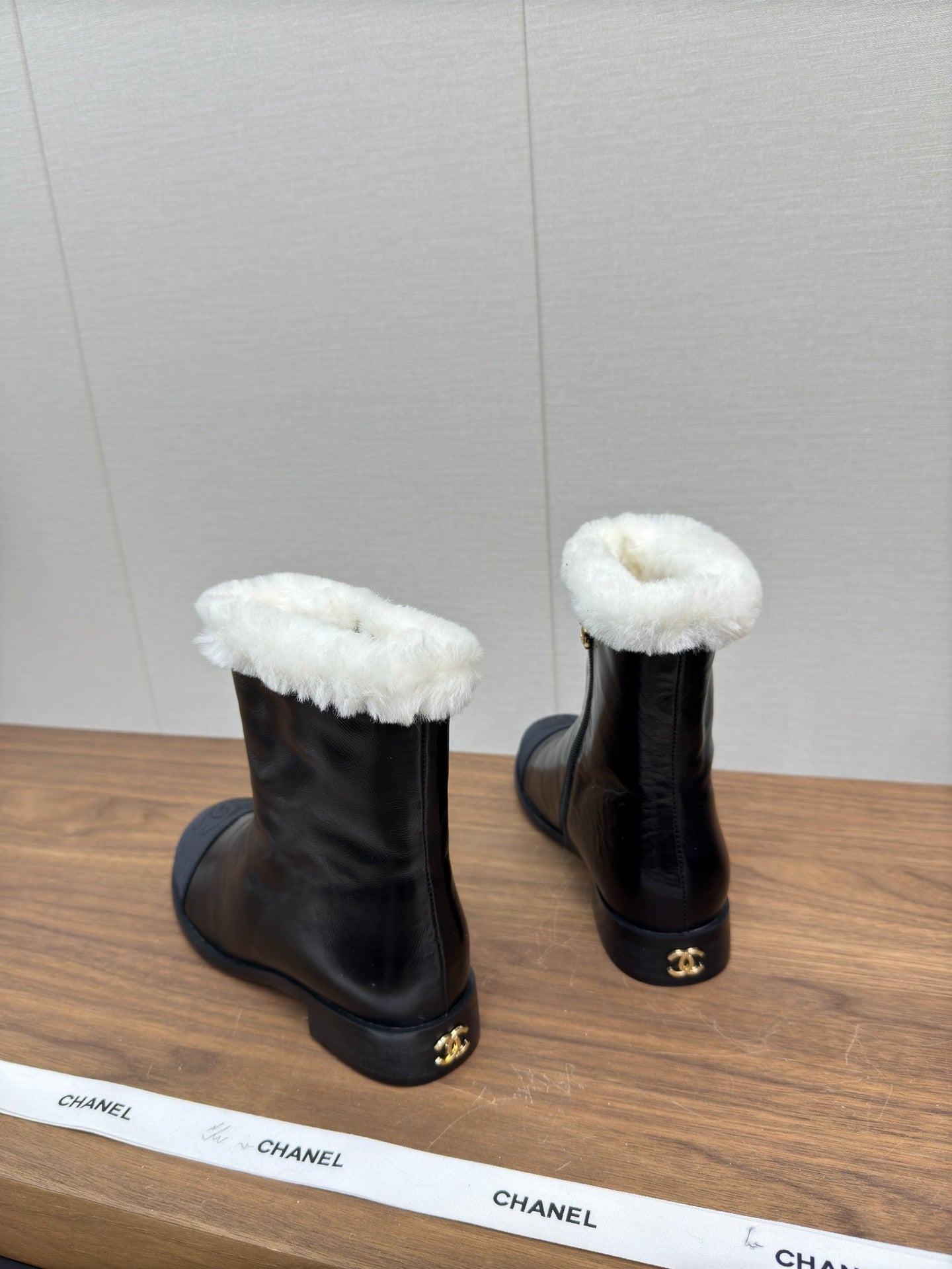Chanel 24 Fall/Winter New Wool-Lined Snow Boots, Black