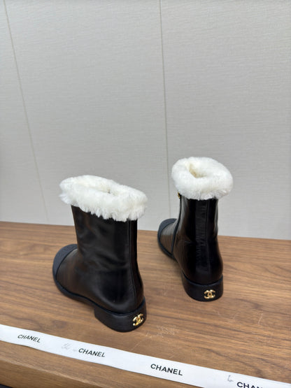 Chanel 24 Fall/Winter New Wool-Lined Snow Boots, Black