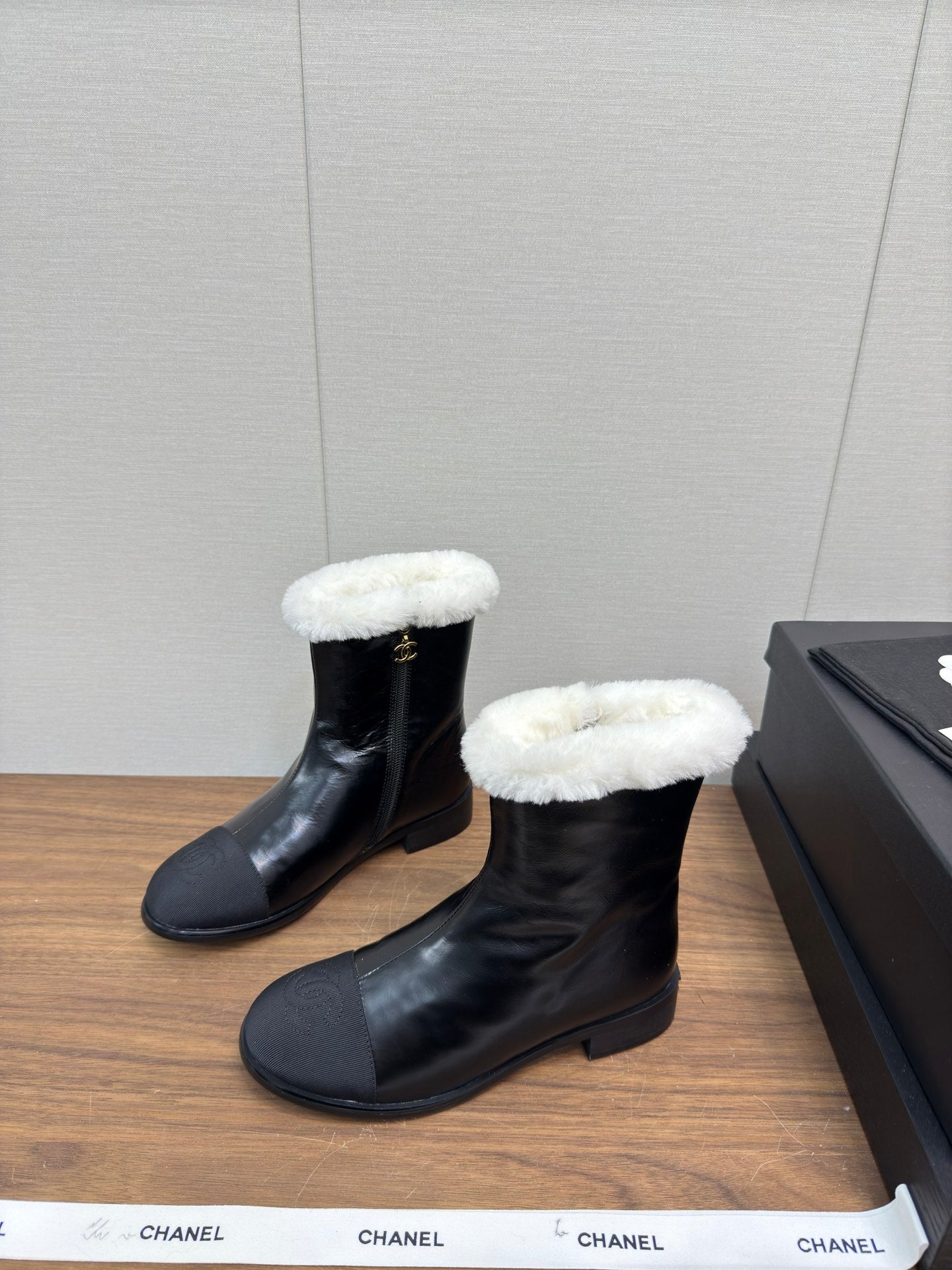 Chanel 24 Fall/Winter New Wool-Lined Snow Boots, Black