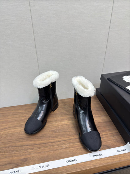 Chanel 24 Fall/Winter New Wool-Lined Snow Boots, Black