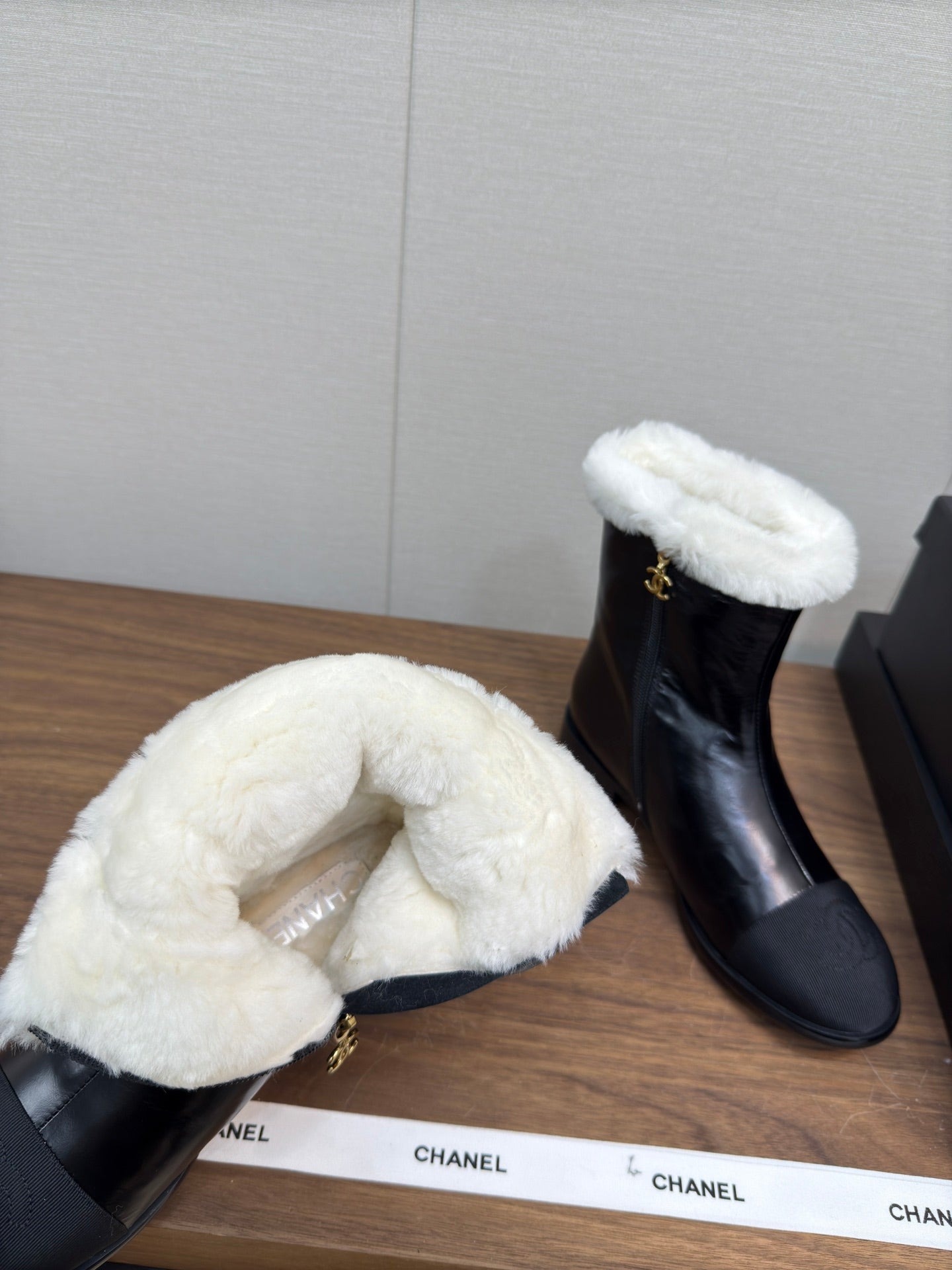 Chanel 24 Fall/Winter New Wool-Lined Snow Boots, Black