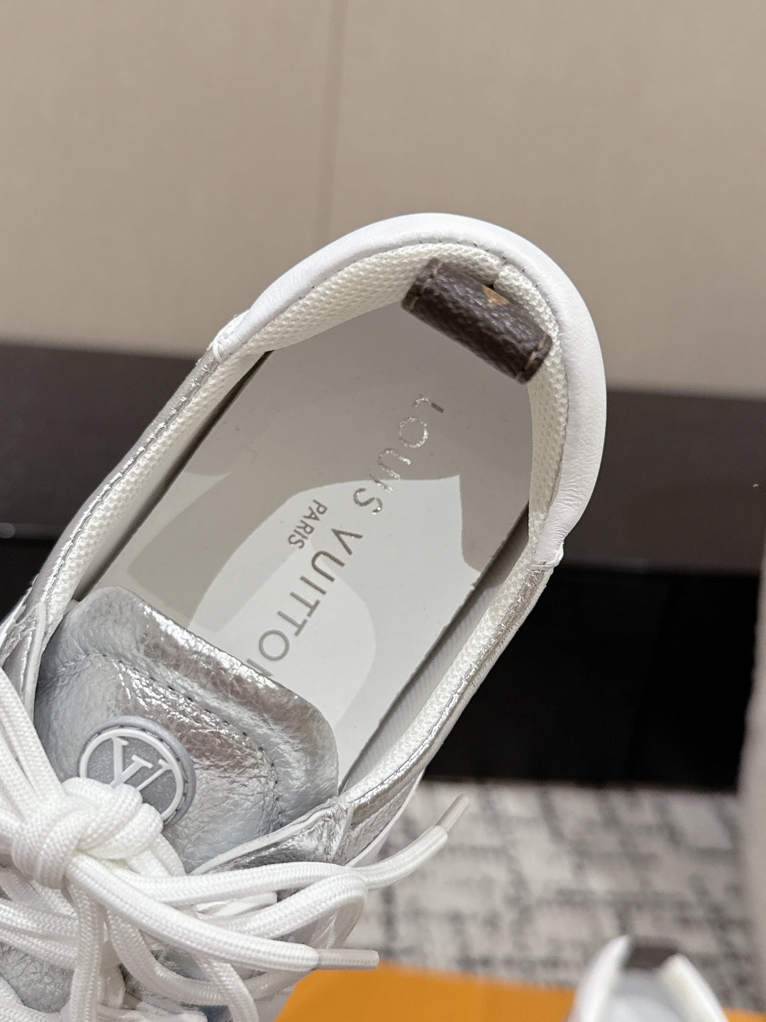 LV SNEAKRINA, Silver Gray White