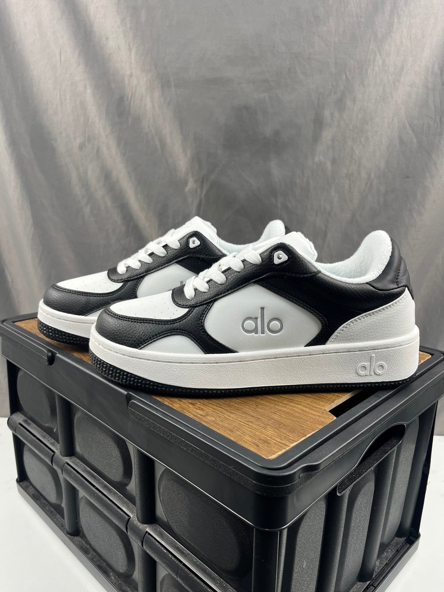 ALO Recovery Mode Sneaker, Black/White