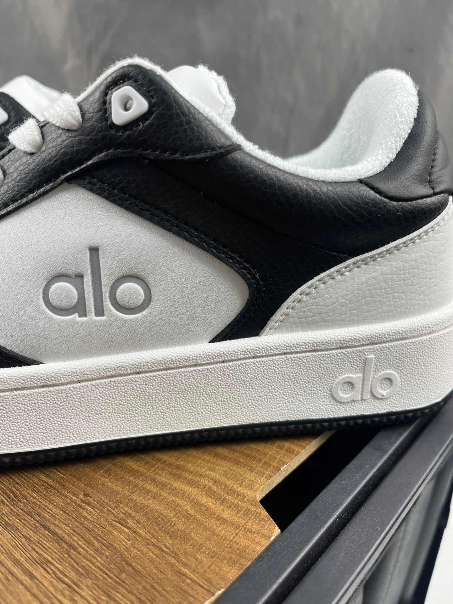 ALO Recovery Mode Sneaker, Black/White