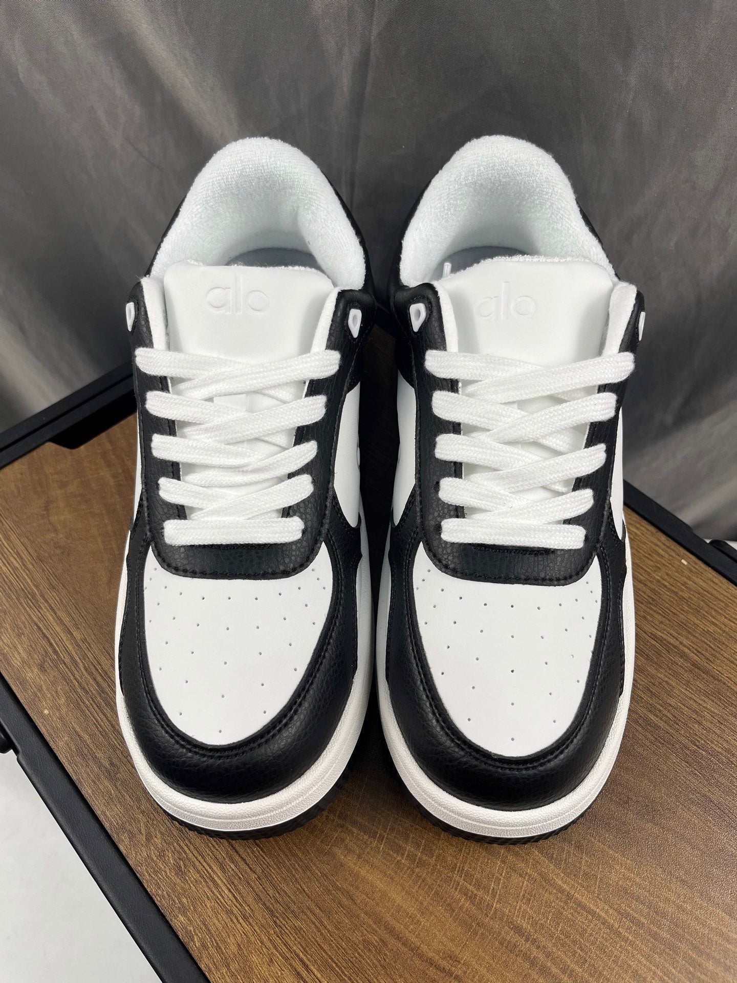 ALO Recovery Mode Sneaker, Black/White