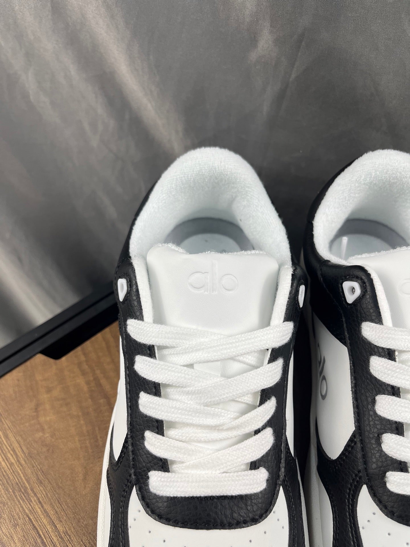 ALO Recovery Mode Sneaker, Black/White