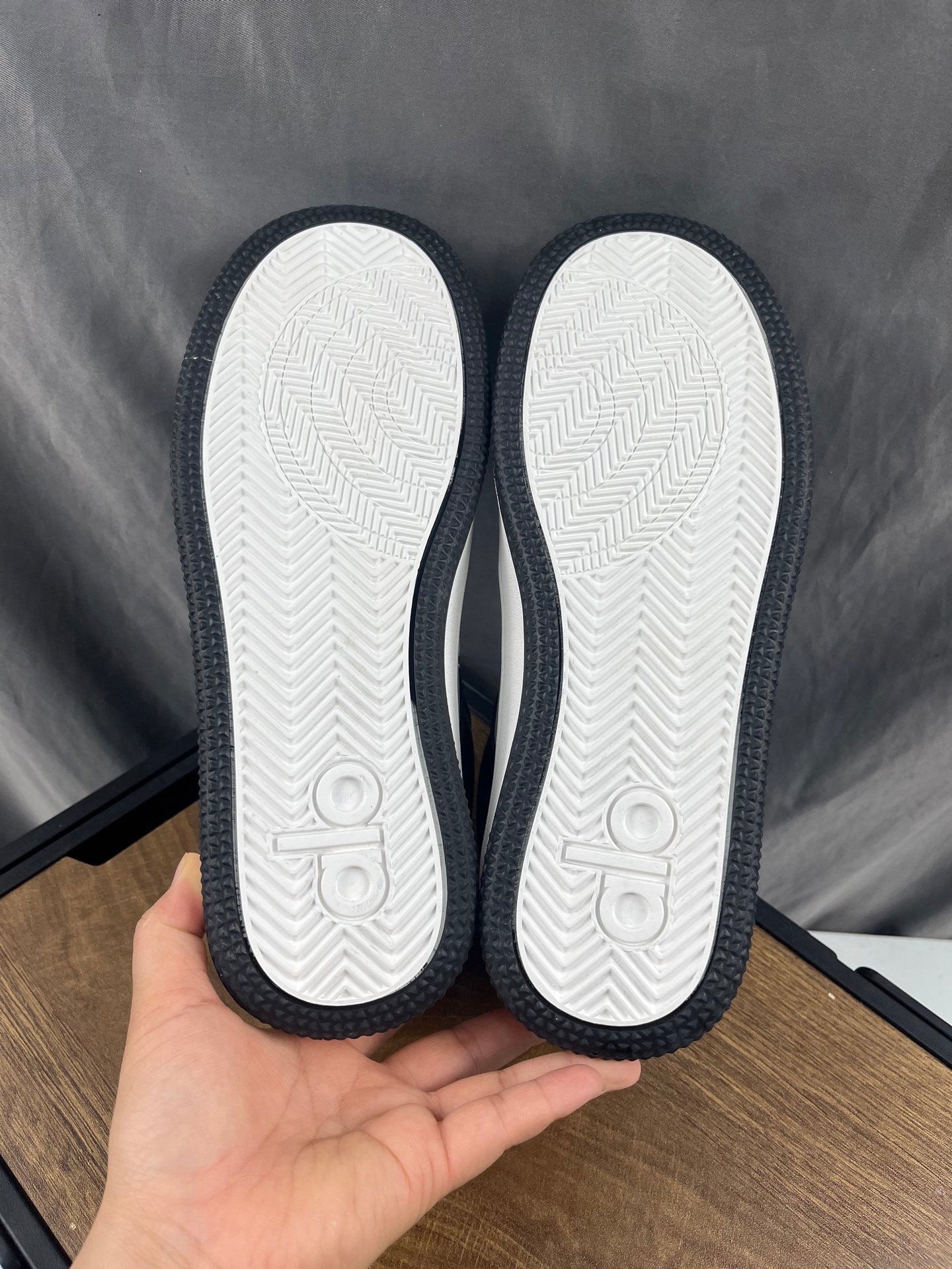 ALO Recovery Mode Sneaker, Black/White