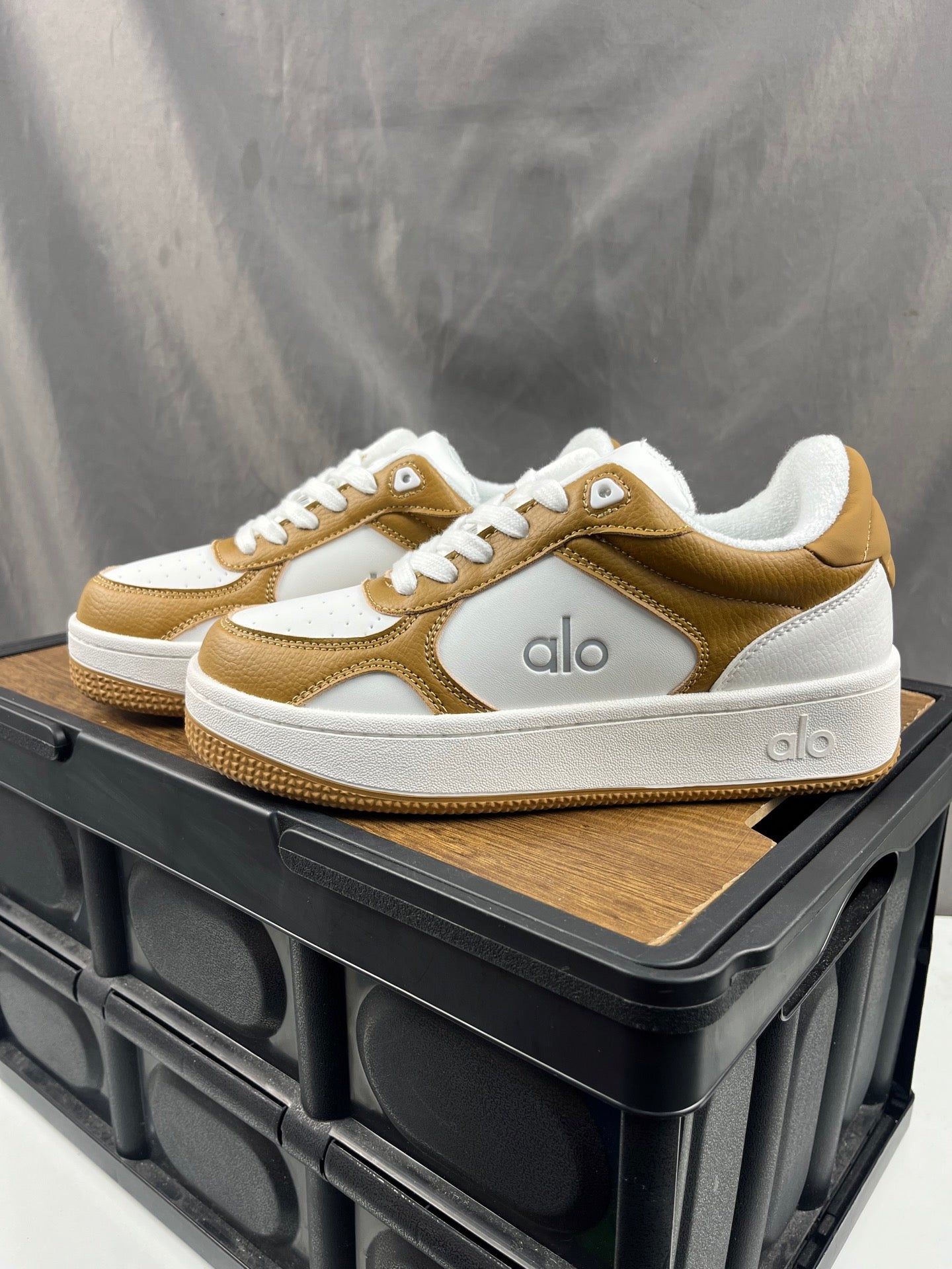 ALO Recovery Mode Sneaker, Gravel/White