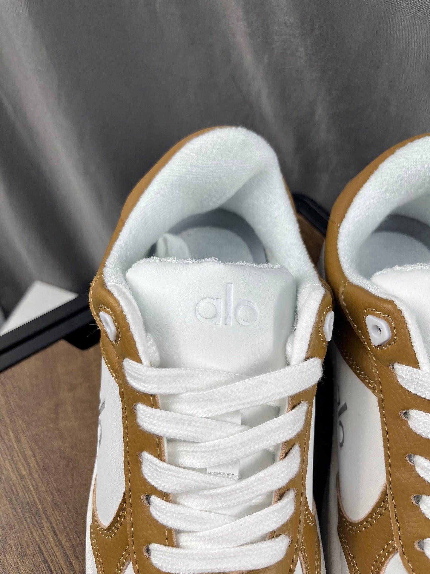 ALO Recovery Mode Sneaker, Gravel/White