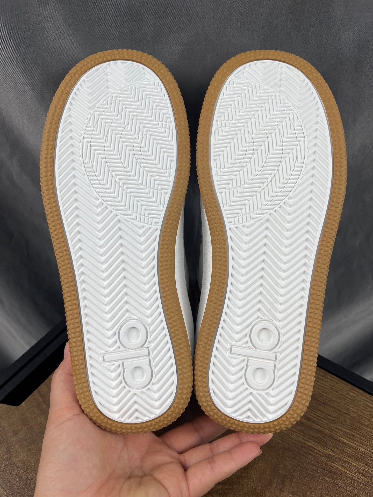 ALO Recovery Mode Sneaker, Gravel/White