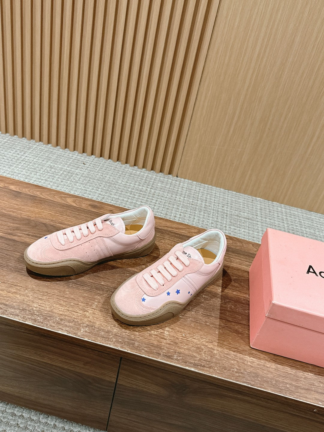 Acne Studios
panelled-design leather Sneakers, Pink