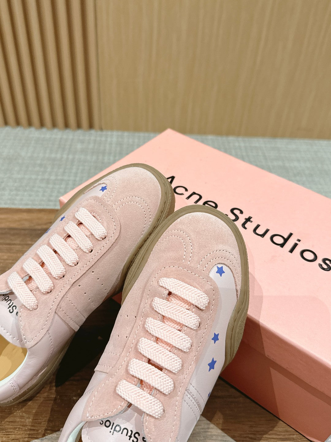 Acne Studios
panelled-design leather Sneakers, Pink
