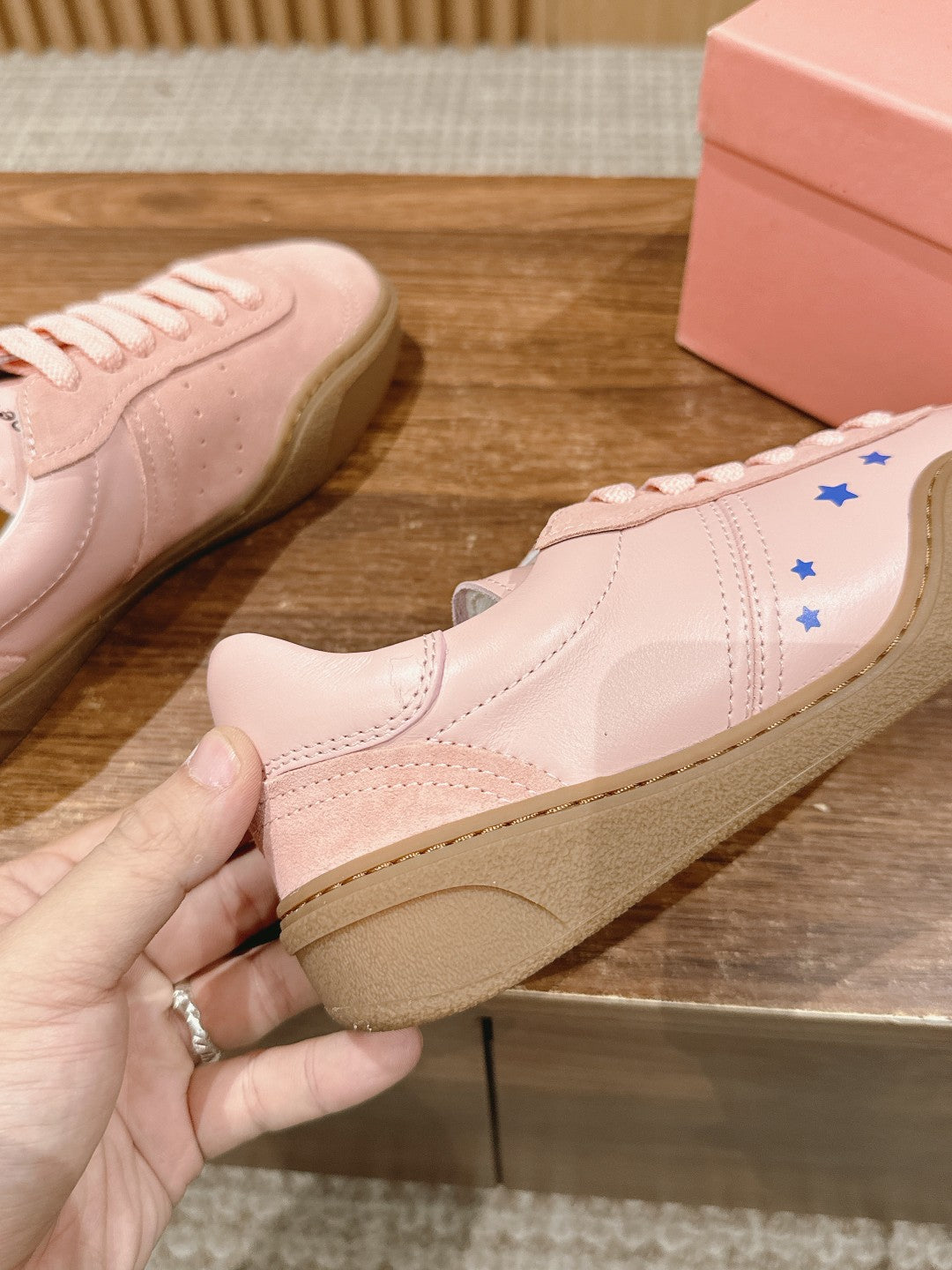 Acne Studios
panelled-design leather Sneakers, Pink