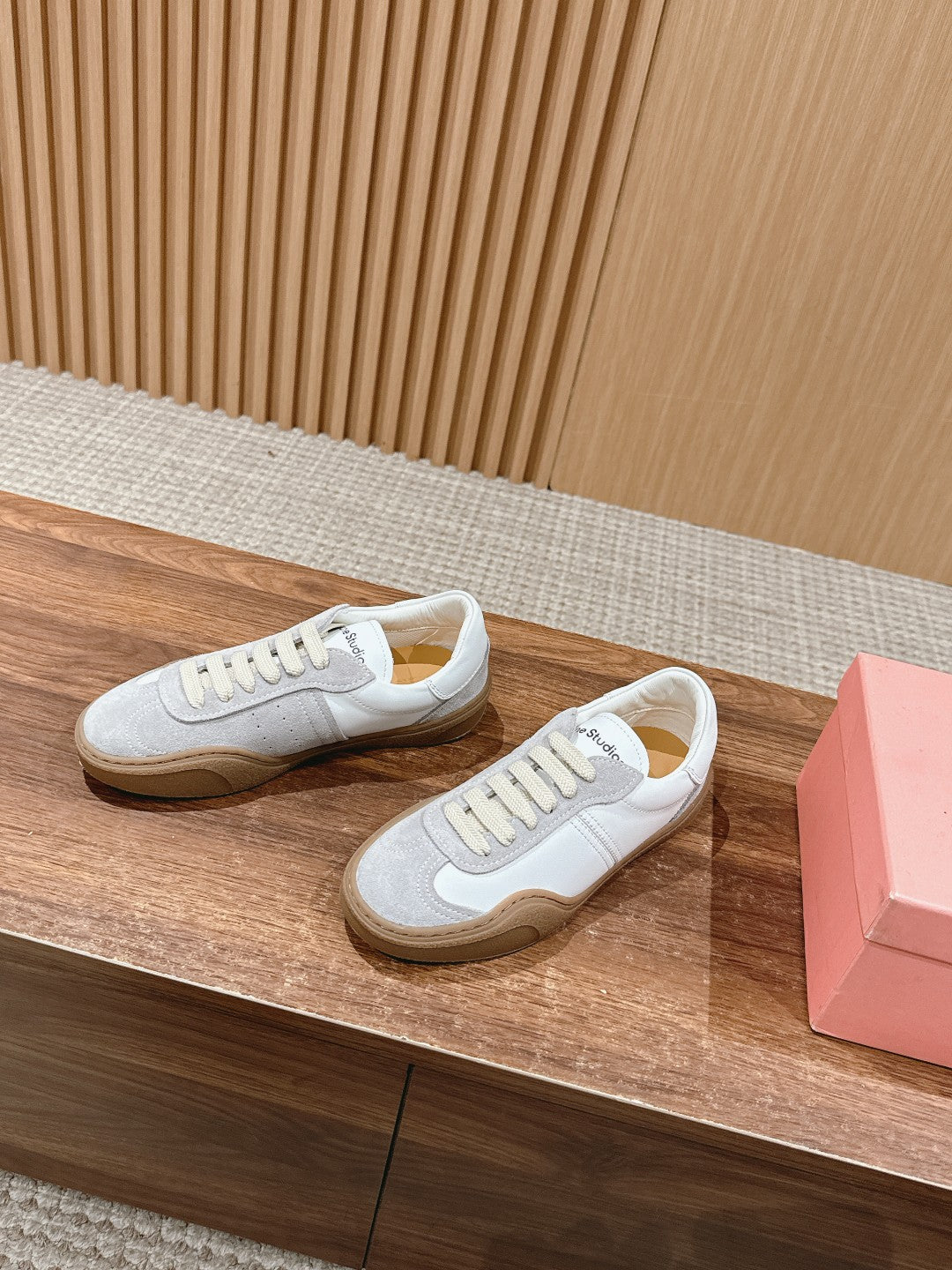 Acne Studios
panelled-design leather Sneakers, White