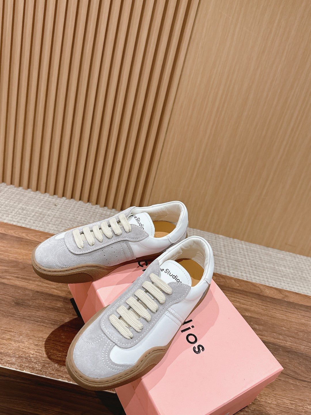 Acne Studios
panelled-design leather Sneakers, White