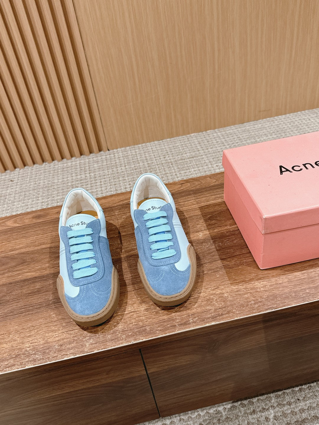 Acne Studios
panelled-design leather Sneakers, Blue