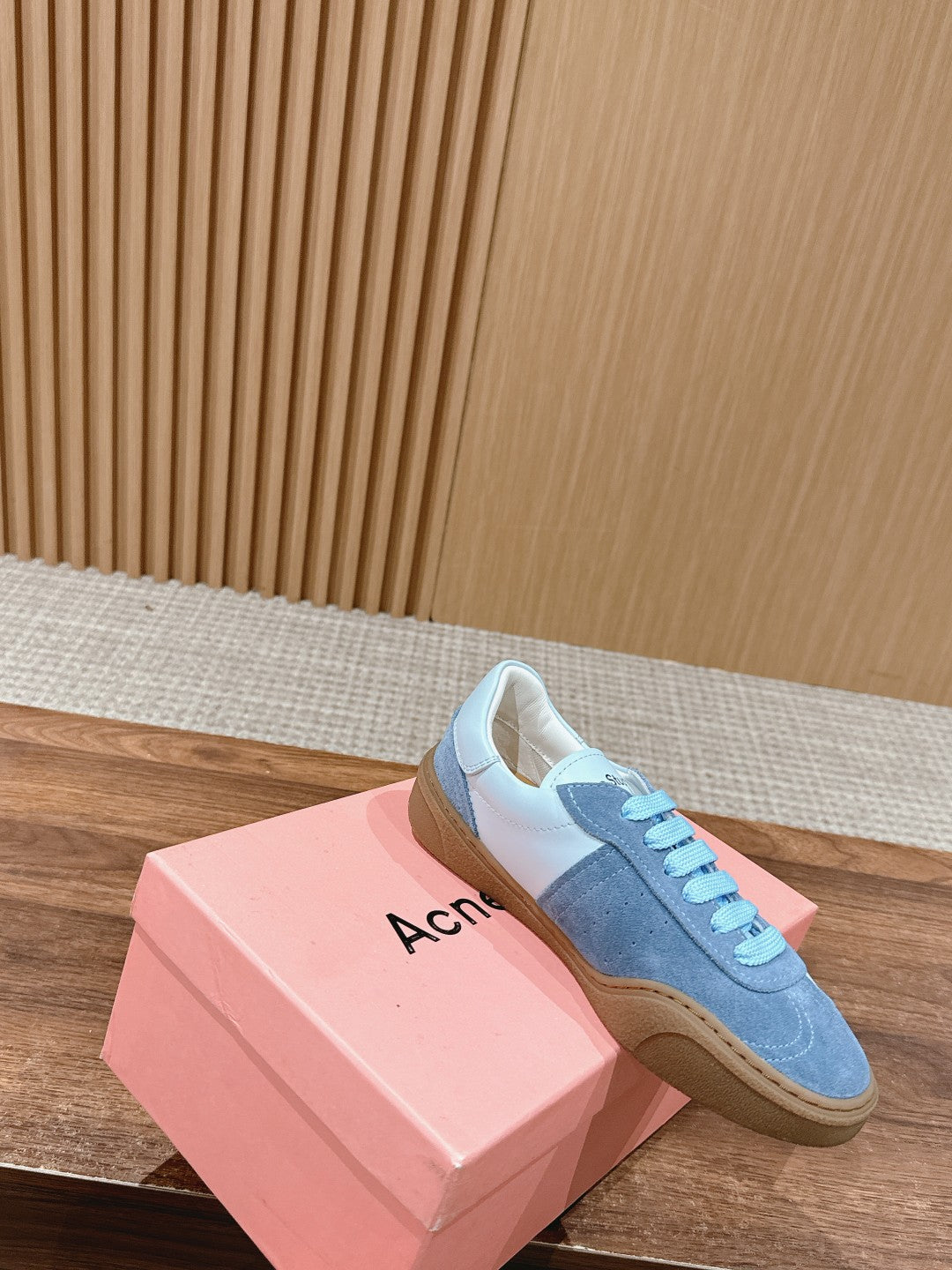 Acne Studios
panelled-design leather Sneakers, Blue