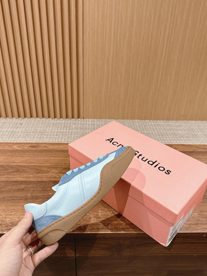 Acne Studios
panelled-design leather Sneakers, Blue