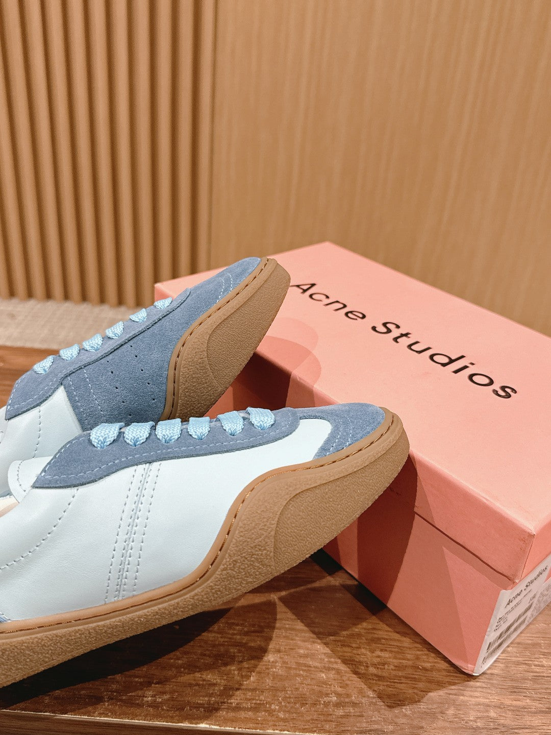 Acne Studios
panelled-design leather Sneakers, Blue